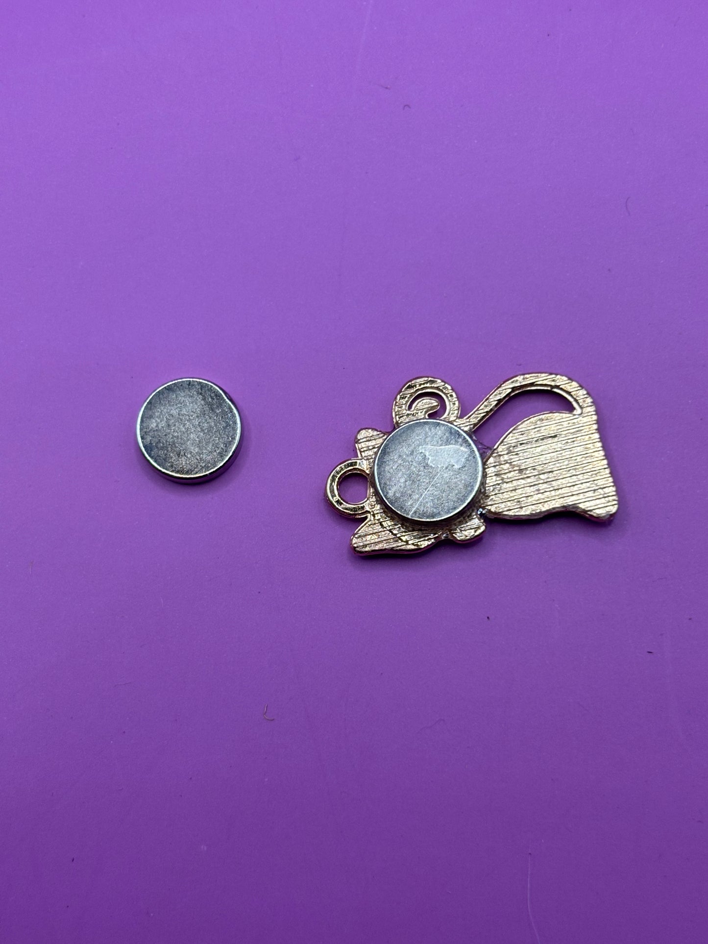 Grey Cat Magnetic Needle Holder