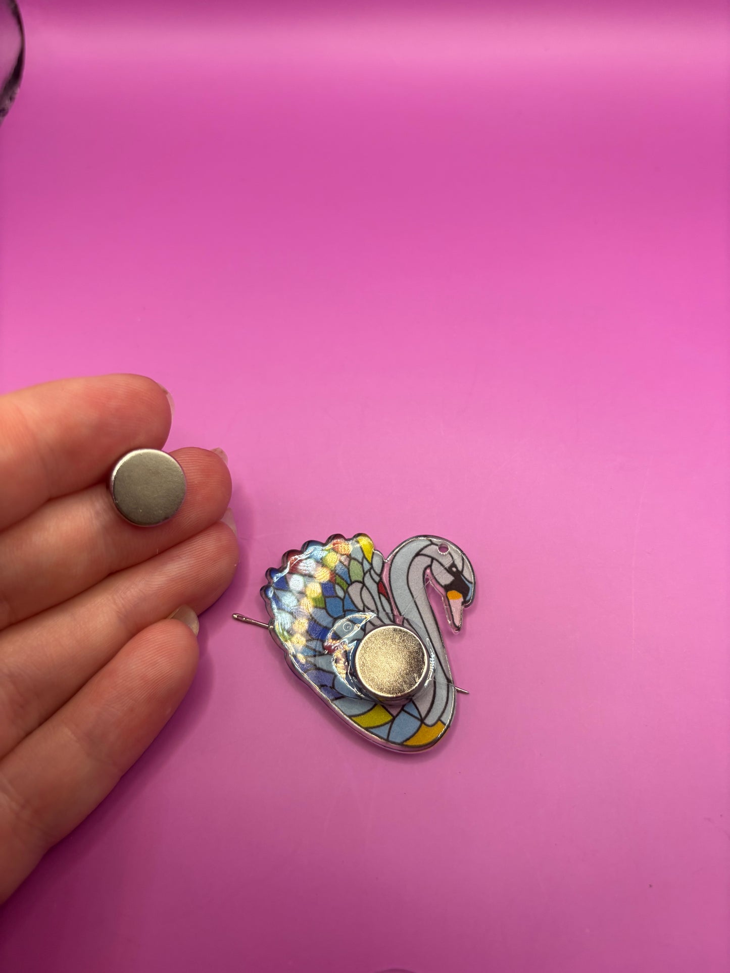 Swan Magnetic Needle Holder