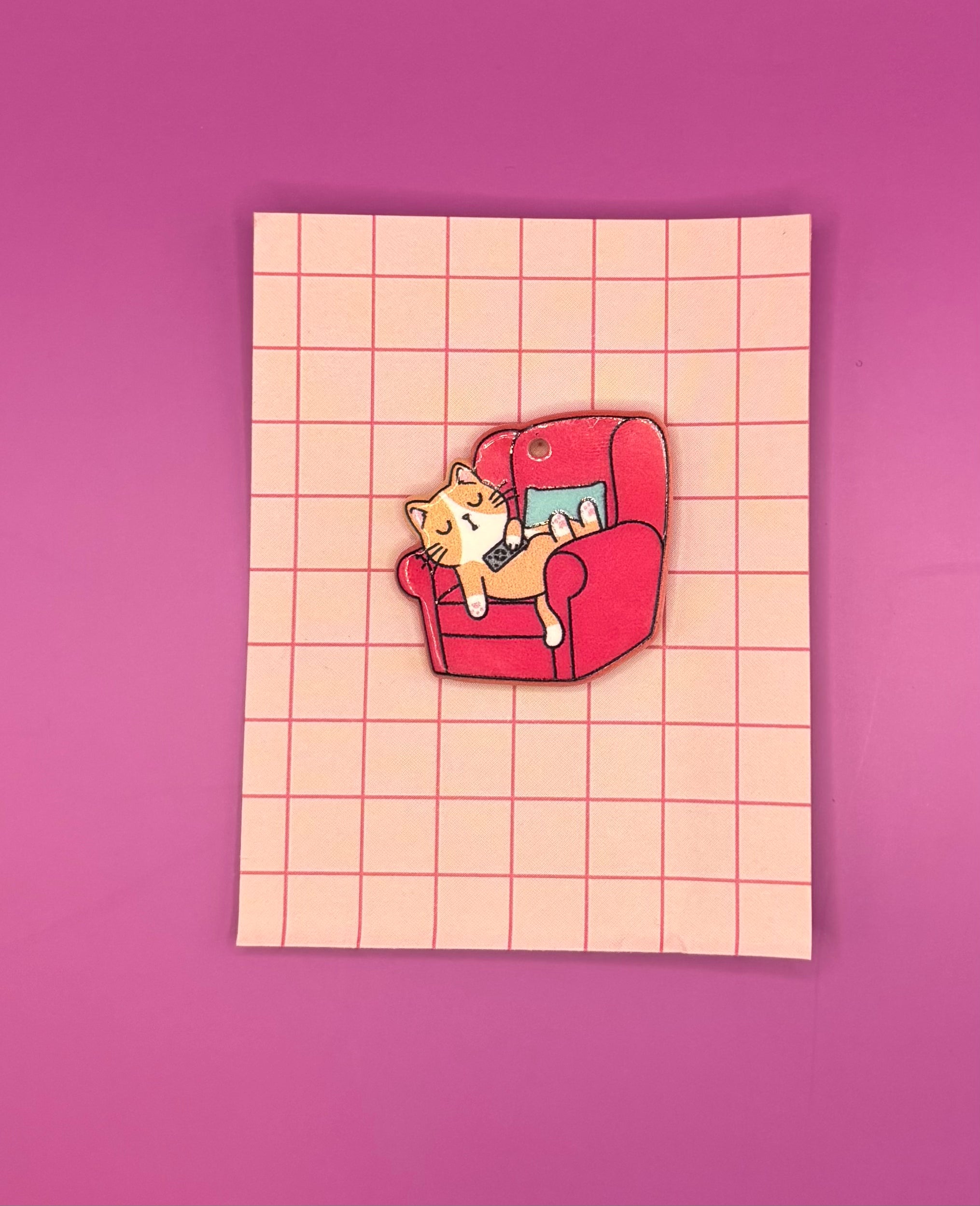 Magnetic Cat Needle Holder - Arm Chair Cat - Threading Carefully