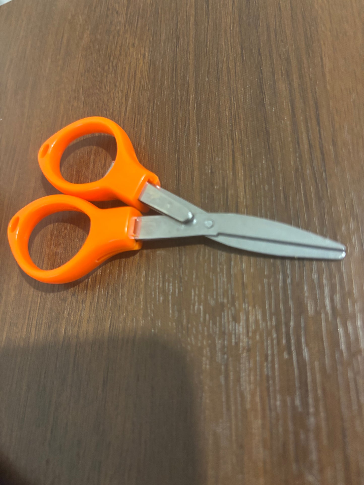 Foldable sewing scissors
