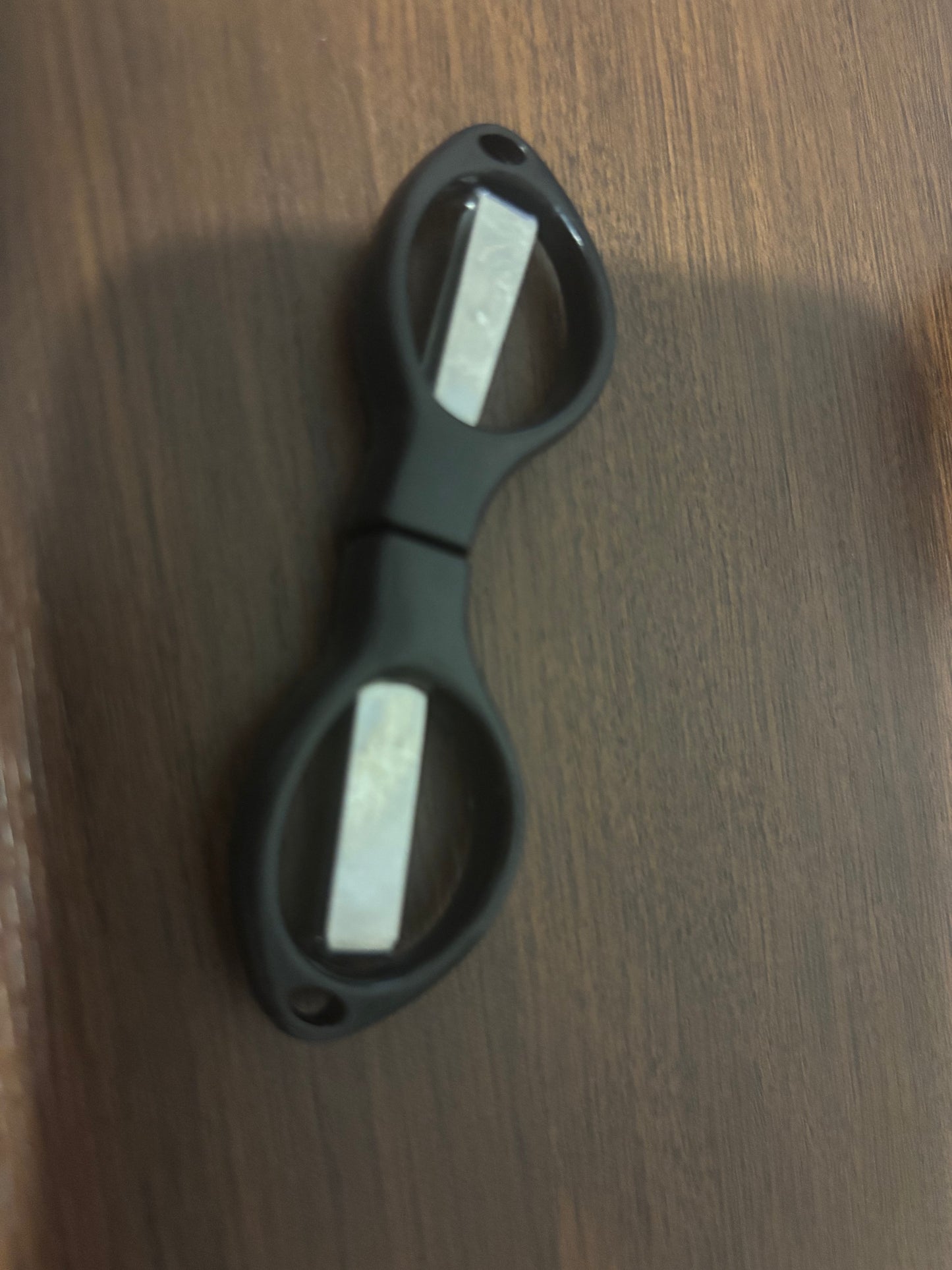 Foldable sewing scissors
