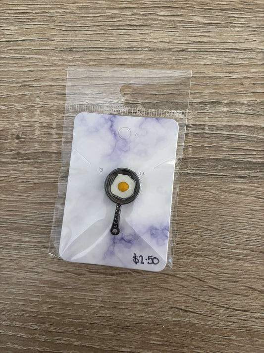 Frying pan magnetic needle holder - Threading Carefully
